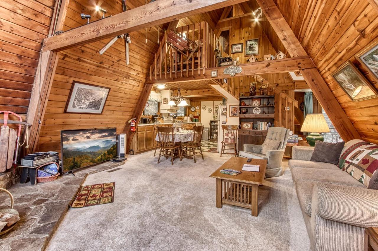 Mountain Springs Chalet ガトリンバーグ エクステリア 写真